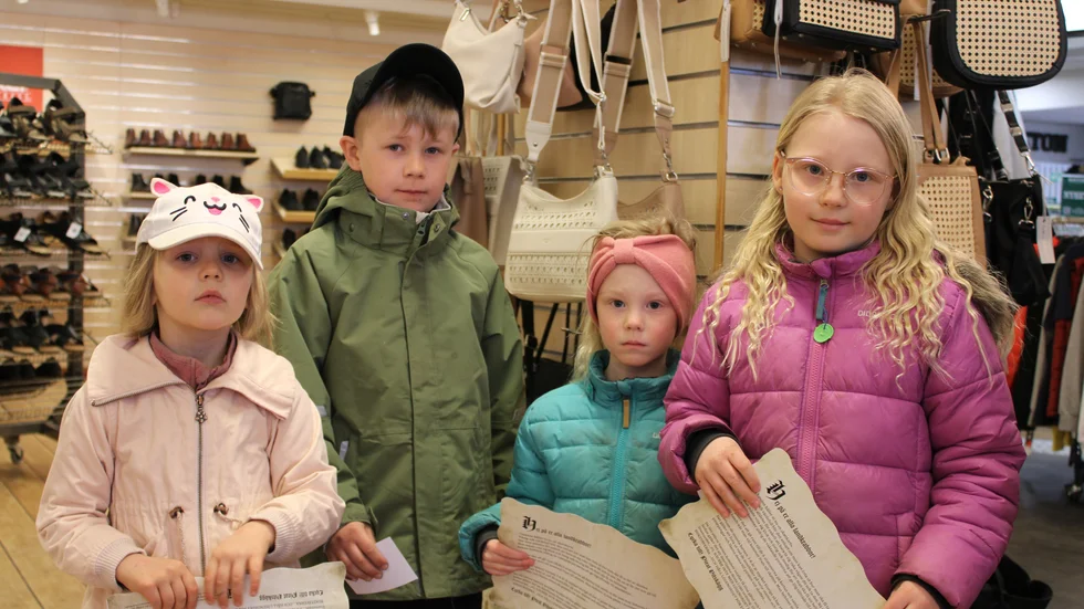 Sigges, Edwards, Nikes och Mejas skattkartor ledde dem till Sko-Nisse i jakt på nästa ledtråd på väg mot skattkistan.