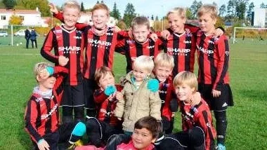Översta raden fr v: Filip Waernborg, Samuel Thorsell, Rasmus Wigren, Teodor Söderqvist, Emil Arcstadius, Johan Lundberg. Nedre fr v: Adam Lagerström, André Kihlgren Sparby, Isak Agerson, Oskar Schiöld, Rasmus Kjellerby, Emil Bergvall. Liggande: Harald du Geijer.  Saknas gör Max Crewe.