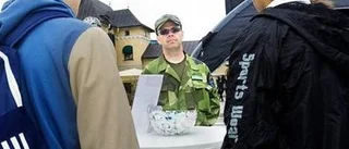 Värvar med uniformen på