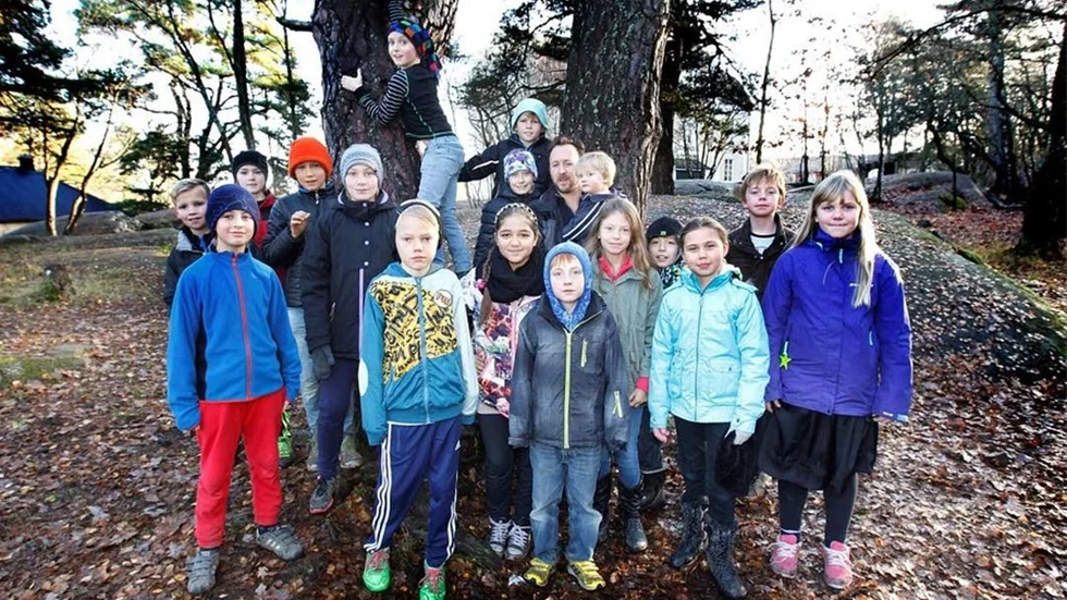 Författaren Danny Wattin har skrivit en kapitelbok tillsammans med klass 4 E på Eriksskolan.