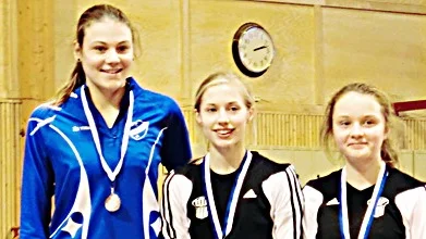 Sofia Lindh, Upsala IF, i mitten vann 60 m med klubbkompisen Hanna Axelsson på bronsplats vid Täby Vinterspel.