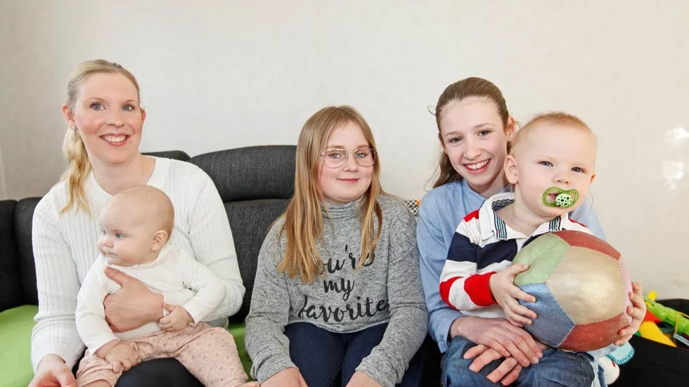 Återförenade. Ellinor, Linnéa, Maja, Tara och Alexander (med boll förstås).