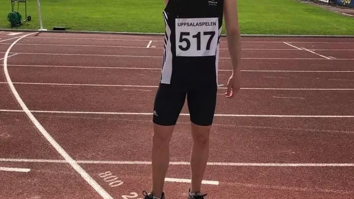 Firande. Simon Plesse slog nytt distriksrekord i P15 80m och det var ett av flera fina resultat i helgen.