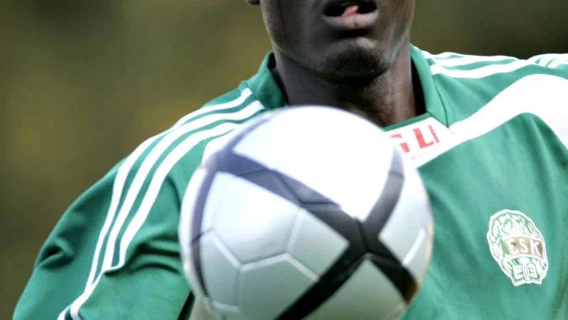 Goda råd. Förre ESK-ordföranden Claes Kinnander ger sin syn på en eventuell försäljning av Sirius stjärnspelare Kingsley Sarfo.