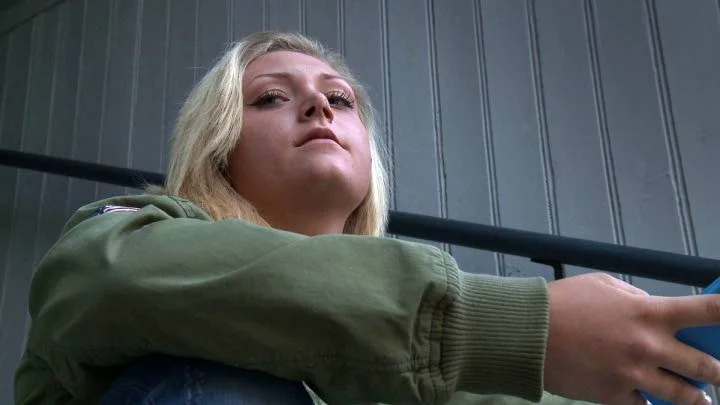 I filmfokus. 17-åriga Dexter, eller Erica, som hon egentligen heter är huvudperson o tv-dokumentären "Dexter".