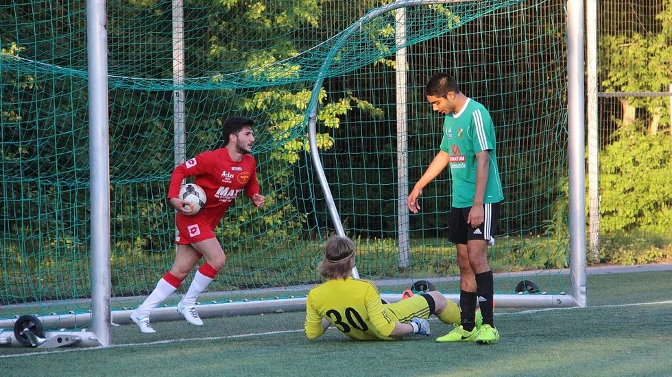 Hemmamål. Syrianska har precis reducerat till 1-2 i slutet av den första halvleken.