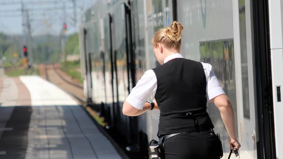 Mälarbanan. Långa restider var ett av problemen för pendlarna unde förra sommarens avstängning av Mälarbanan. I år lovar SJ bättring.