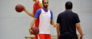 Uppdraget: Skriv baskethistoria
