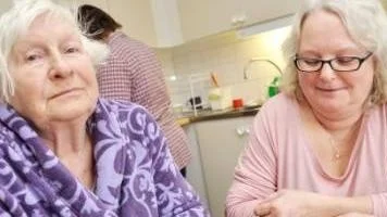 Maj-Britt Oskarsson och Ewa Oskarsson.