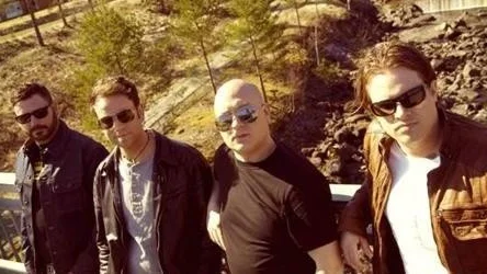 Det är konstigt egentligen, för jag har alltid gillat Peter LeMarc, Winnerbäck och Kent, säger Takidasångaren Robert Pettersson som själv blev överraskad av hur bra han trivdes med att göra musik på svenska.