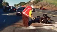 21 februari kraschade Stefan Eriksson sin Ferrari Enzo. Bilens motor syns i förgrunden, den röda bilen på andra sidan vägbanan.