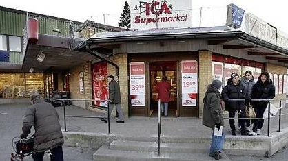 Ica-affären vid Heidenstams torg, dagen efter det nya köttlarmet. Många undrar hur det kunde bli så igen.