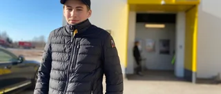 15-årige Noel kör ut matkassar med sin epa – "Det är klart att det finns en del som är irriterade på oss"