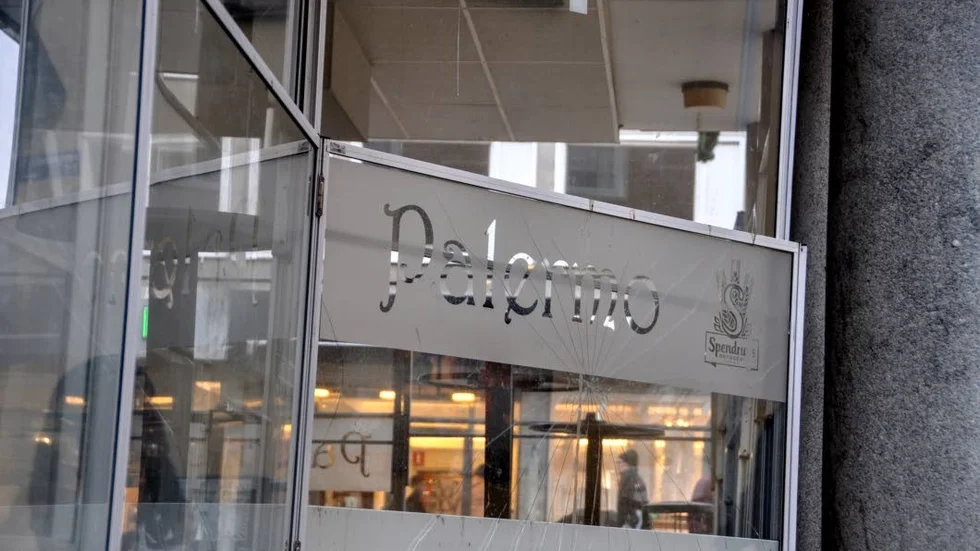 "Det är oerhört tråkigt för hela verksamheten. Vi tycker att kommunen borde avvaktat Skatteverkets avgörande", säger restaurangens ägare.