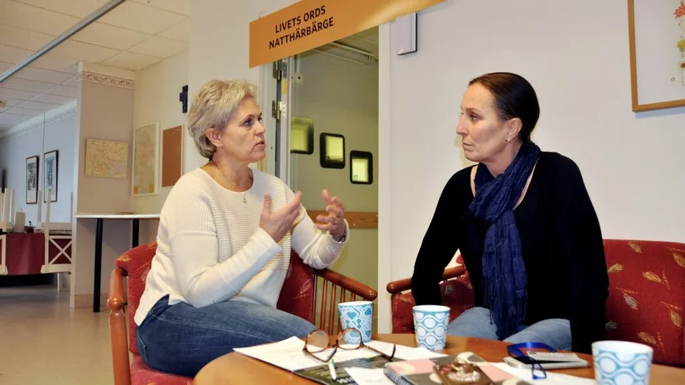 Eva Moberg, föreståndare för natthärbärget, och Annika Svensson, polis, har under flera år jobbat nära de personer som kommit hit för att tigga.