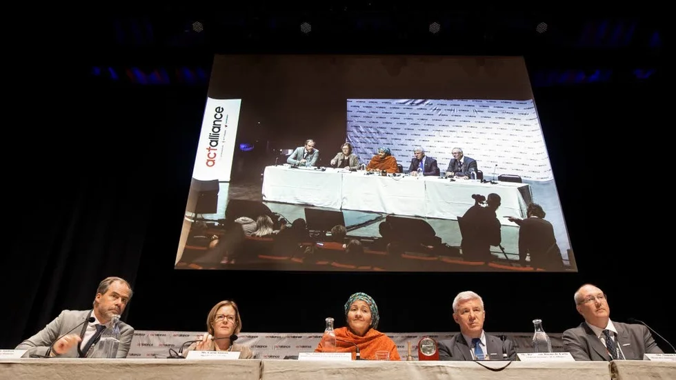 Georg Andrén, Carin Jämtin, Amina Mohammed, Rudelmar Bueno de Faria, samt moderator Simon Chambers som arbetar för ACT Alliance.