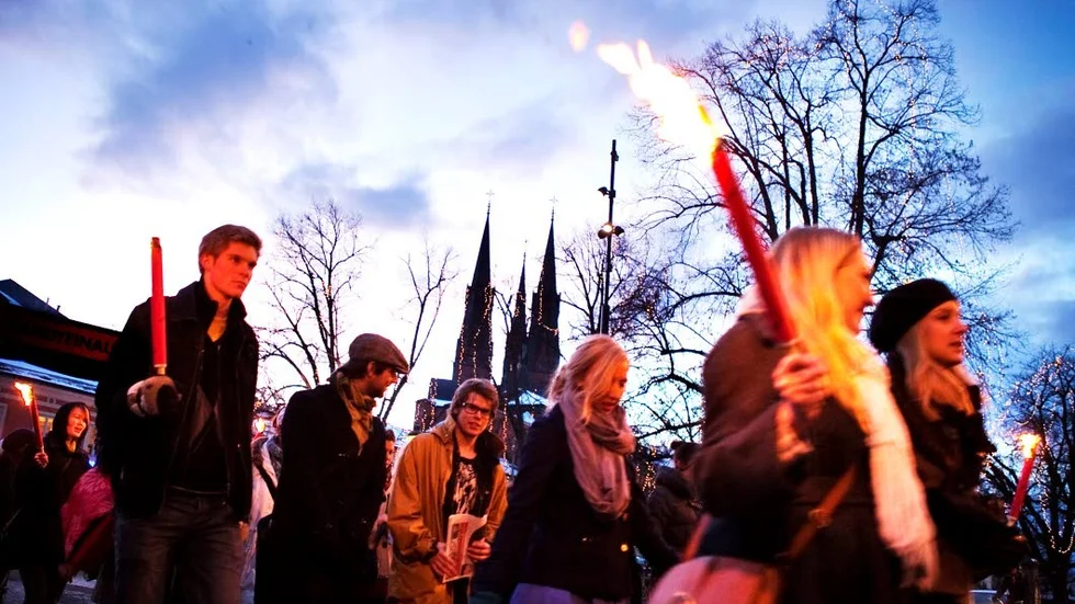 Bilden är tagen 2010 då det var demonstration och fackeltåg på Internationella kvinnodagen i Odinslund. Arrangerat av Tjejjouren Slussen.