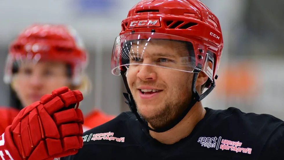 Lucas Sandström är tillbaka i Almtunas laguppställning efter avstängning.