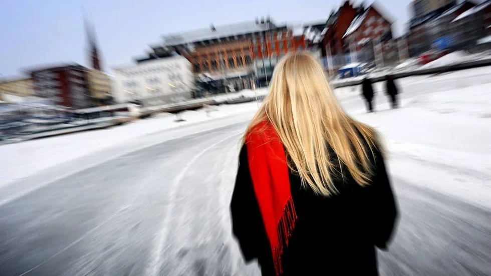 Förtvivlad. I dag berättar en kvinna hur sexhandel i Luleå går till. För en tid sedan avslöjade hon sin sexköpande man. "Hela min värld har rasat samman", berättar hon. Bilden är arrangerad och föreställer inte kvinnan i artikeln.