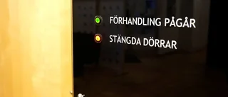 En man häktas för människorov