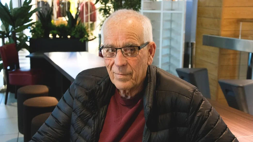 Senast det var strömavbrott i tio timmar åkte Börje Björklund, 77 år, på restaurang.