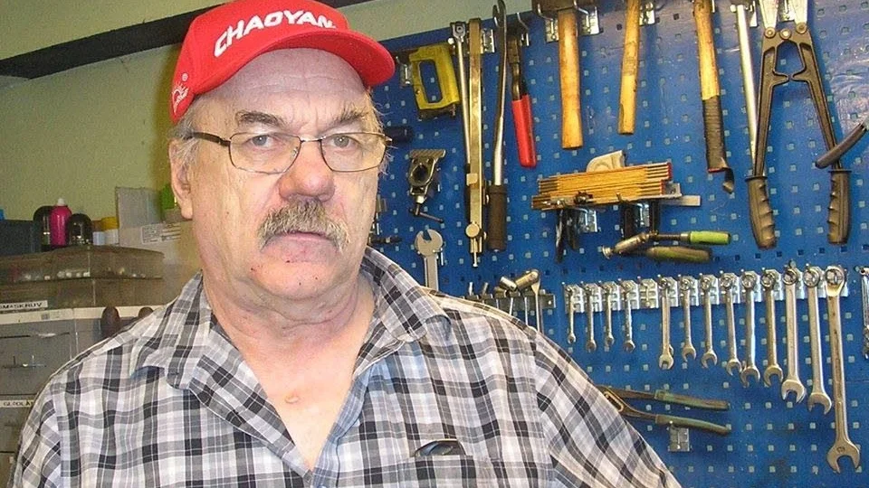 Mikael Livbom på Mickes cykelverkstad är veckans handlare, han är en hejare på att skruva.
