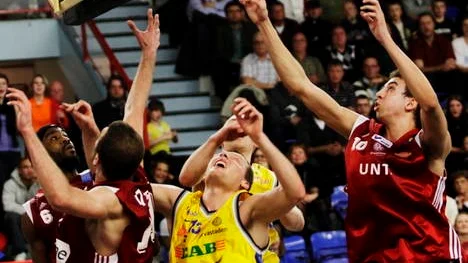 Jonathan Robinson i en av flera dueller.