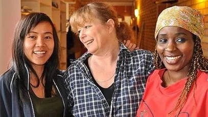 Orachorn Fransson, Stina Wikner och Milly Carlsson på SFI i Knivsta.