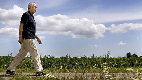 I romanens avslutande del skriver kärleksdiktaren Per Wästberg om lyckan i människolivet.