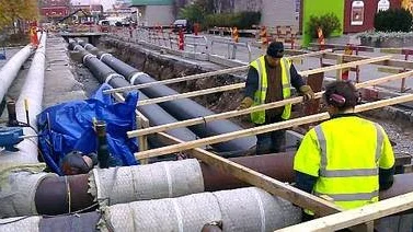 Petri Tynys och Marko Rantanin i arbete på Kungsängen.