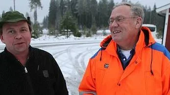 Lokalt sjävstyre blir billigare och effektivare, anser Per Eriksson och Robert Forslund.