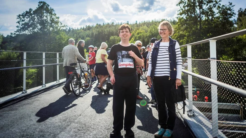 Jacob och Anna-Lotta Barrestam var bland de första som korsade Vindbron på tisdagens invigning.