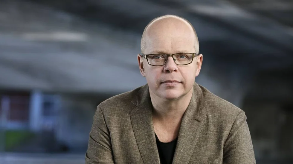 Magnus Västerbro föddes i Malmberget, växte upp i Luleå men är numera bosatt i Stockholm. Han har skrivit flera kritikerrosade böcker om Sveriges historia, bland andra ”Pestens år” (2016) om peståret 1710.
