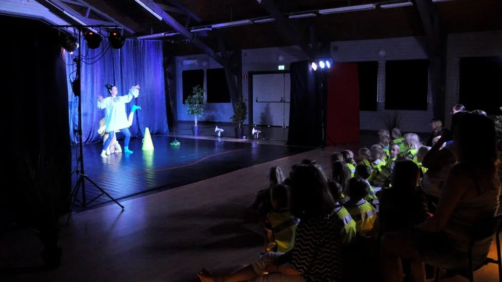 Mariposas scenkonstföreställning baseras på de tidigare möten de haft med publiken; den här gången från förskolan Granen i Österbybruk.