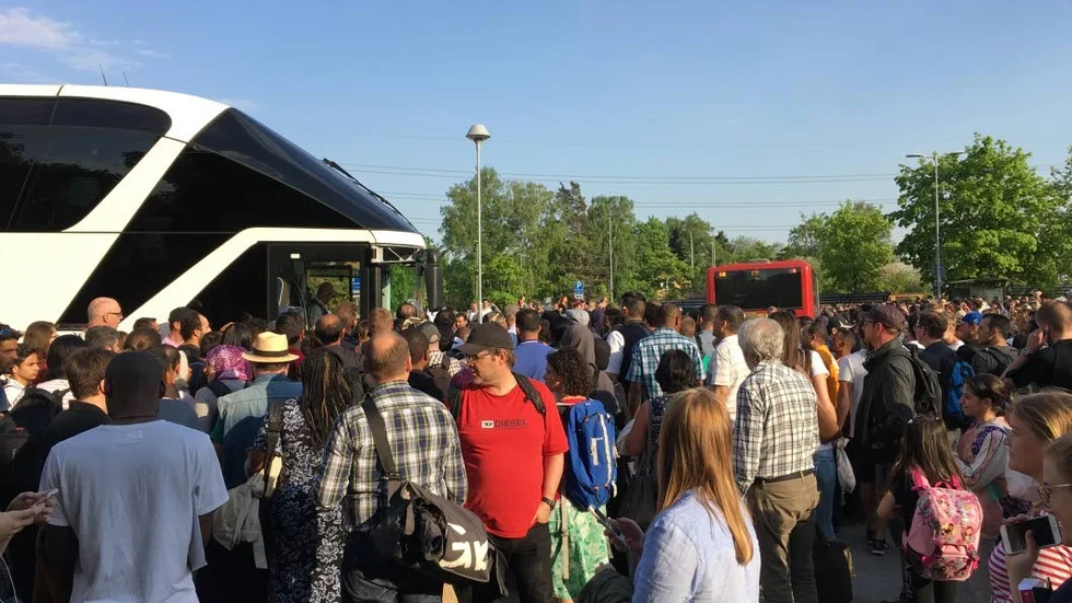 Det var flera hundra resenärer som försökte ta sig hem under gårdagen.