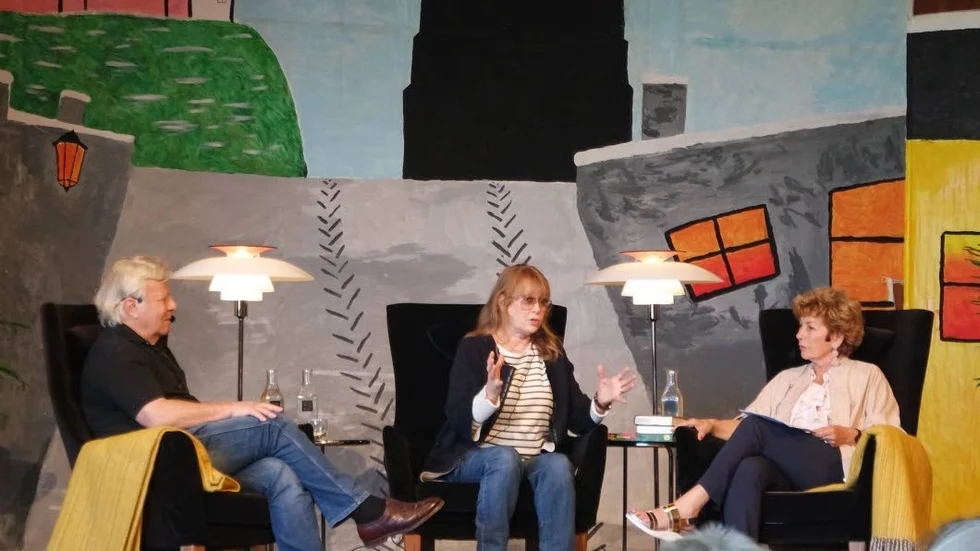 Många samlades i S:t Pers skolas aula för att höra Jan Guillou, Marie-Louise Ekman och Amelia Adamo diskutera symbolåret 1968.