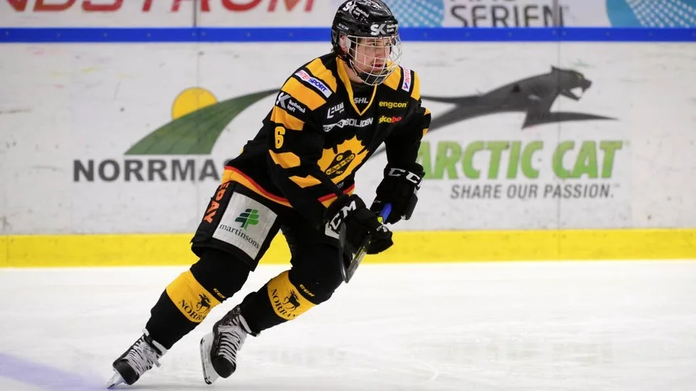 Adam Thilander under sin hittills enda SHL-match i karriären, för Skellefteå AIK vintern 2015.