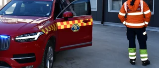 Brand i flerfamiljshus – började brinna i kök: ”Lägenheten var fylld med rök”