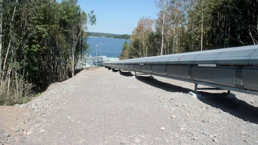 Transportbandet som används för bergskrossen är 250 meter lång.