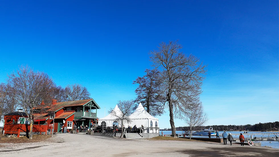 Sundbyholm och restaurangen i gästhamnen är ett populärt utflyktsmål året om.