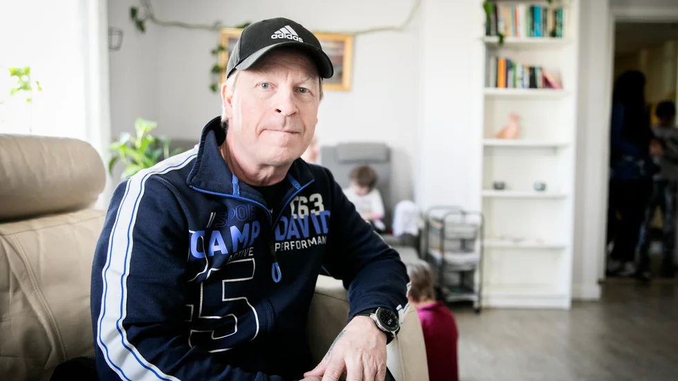 ”Jag vill att så många som möjligt ska kunna stanna här, för de trivs här, men det kan bli så att några behöver åka till fastlandet”, säger Benny Hallgren som har tagit med sig flera flyktingar hit från krigets Ukraina.