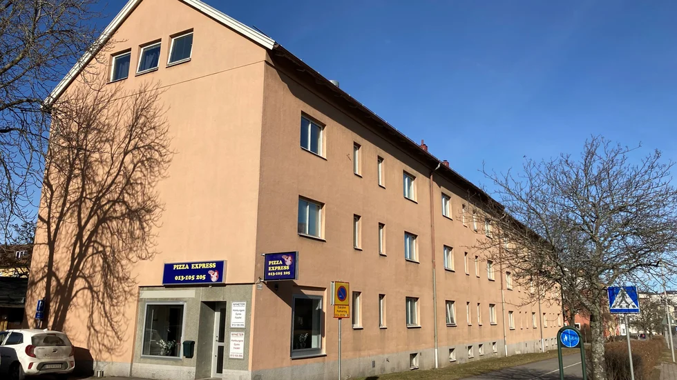 Pensionärshemmet på Götagatan 13 var stod inflyttningsklart hösten 1950. De totalt 46 lägenheterna hade alla såväl kylskåp i köket som ett eget badrum med wc. Det är ritat av arkitekten Gunnar Lydh.