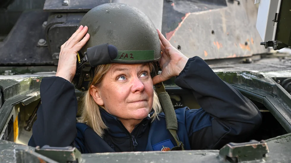 Nato hotar inte att anfalla Ryssland. Ryssland känner sig däremot hotat av att inte kunna anfalla andra länder utan allvarliga konsekvenser, skriver Bo Bergman.
Bilden: Statsminister Magdalena Andersson (S) och moderaternas partiledare Ulf Kristersson besökte tillsammans i måndags militärövningen Cold Response i Nordnorge.