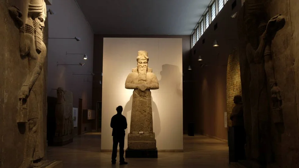 Assyrisk staty. På Iraks nationalmuseum i Bagdad finns föremål från det forntida assyriska riket. IS ödelade arkeologiska lämningar från den assyriska staden Nimrud i mars.