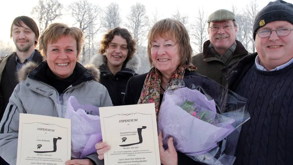 Extra stöd. Östhammars bygdegårdsförening Källör och Gimo ridklubb delar på 200 000 kronor i stiftelsepengar. Fr v: Peter Källman, Majvi Enqvist Jansson, Linda Karlsson, Siv Landström, Ulf Dietrichson och Sven Jönsson.