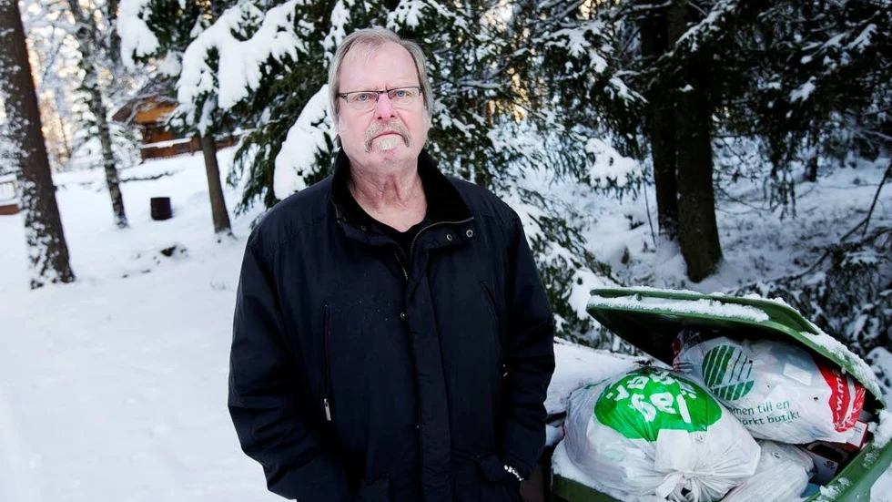 Thomas Hofving är inte nöjd med Uppsala Vattens förklaring till att sophämtningen inte skett i tid.