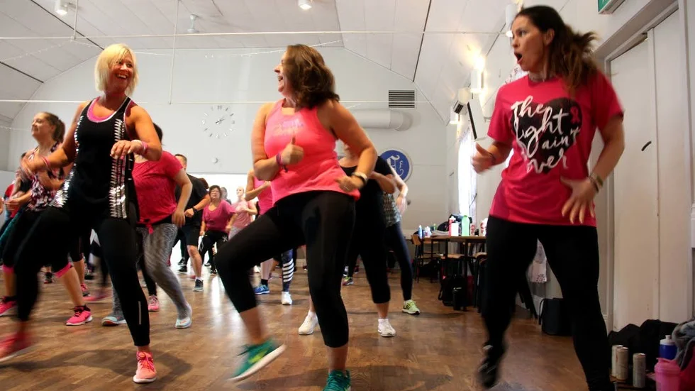 Glädje. Det syns att det är kul med zumba.