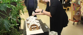 Hon gillar att skapa pepparkakshus
