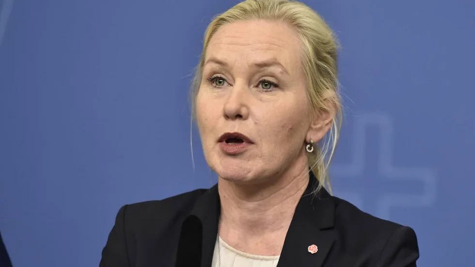 Förtroende. Antag att Anna Johansson får fortsätta som minister – vem ska då kunna känna förtroende för regeringen?
