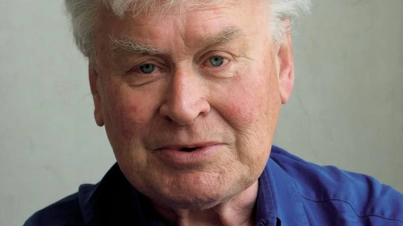 Författaren. Lars Lönnroth är professor emeritus i litteraturvetenskap och har skrivit flera böcker om fornnordisk litteratur.